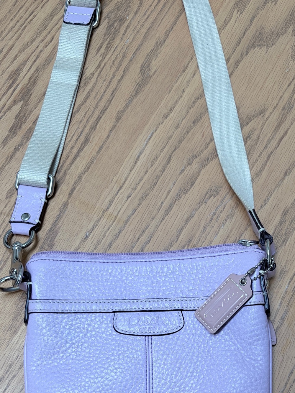 COACH Lilac Pebbled Leather Swingpack with Matching Hang Tag 2010’s - Picture 3 of 11